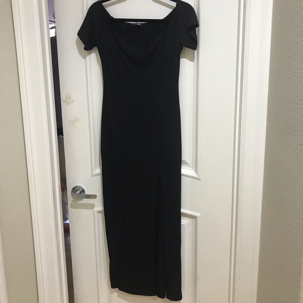 Black bodycon maxi dress with slit